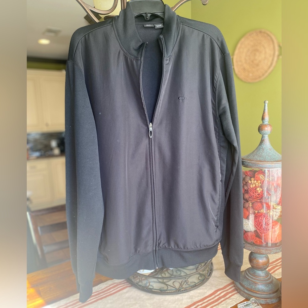 EUC Men's Oakley Black Full Zip Jacket